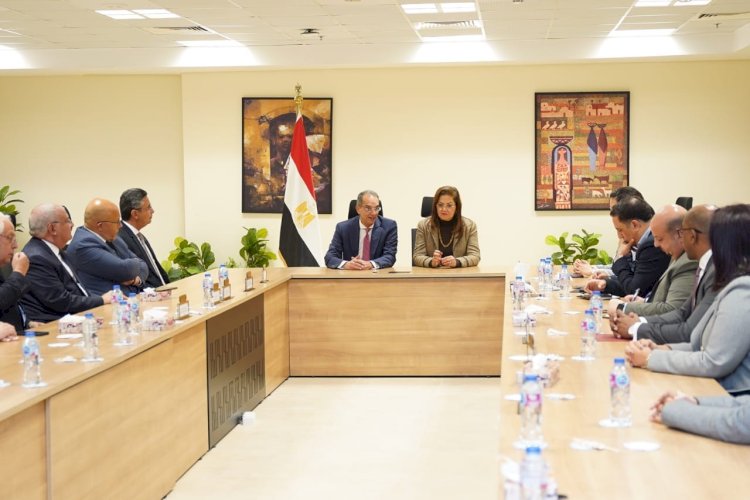 وزيرا التخطيط والاتصالات يشهدان توقيع بروتوكول للمشروع القومى لتنمية الأسرة المصرية