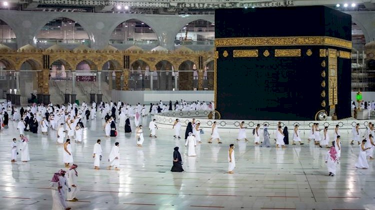 السعودية تعلن ايقاف تصاريح العمرة ومنع دخول مكة لحاملي تأشيرات الزيارة