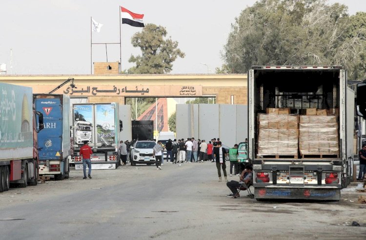 مراسل إكسترا نيوز: عودة عدد كبير من الشاحنات لرفض الاحتلال مرورها إلى غزة