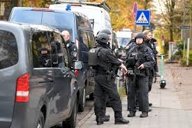 الشرطة الألمانية تطلق الرصاص على شخص يهاجم المارة بفأس فى مدينة هامبورج