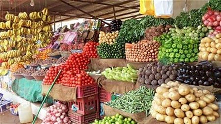 أسعار الخضار والفاكهة اليوم الجمعة