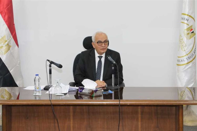 وزير التعليم يعلن قرارات عن مواعيد فتح اللجان وتوزيع الأسئلة والتفتيش