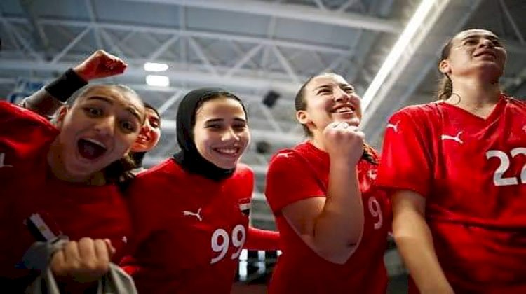 وزير الرياضة يهنئ سيدات اليد بالفوز الثاني على التوالي في بطولة العالم