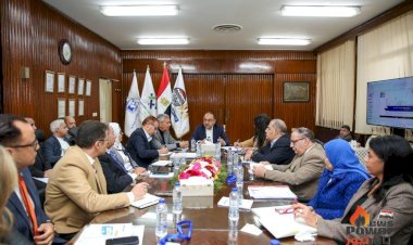 وزير قطاع الأعمال يواصل اجتماعاته الدورية برؤساء الشركات التابعة ويستعرض مؤشرات الأداء ومشروعات "القابضة للأدوية"