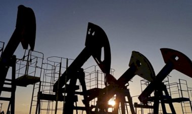 النفط يعاود الارتفاع بعد خسائر حادة مع تعثر محادثات السلام في أوكرانيا