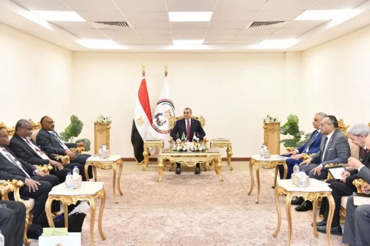 وزير الإنتاج الحربي يستقبل مدير عام منظومة الصناعات الدفاعية السودانية لمناقشة موضوعات التعاون ذات الاهتمام المشترك