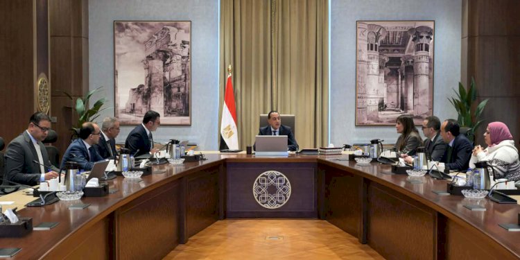 رئيس الوزراء يستعرض المخطط الهيكلي والرؤية التنموية لمنطقة "غرب رأس الحكمة"