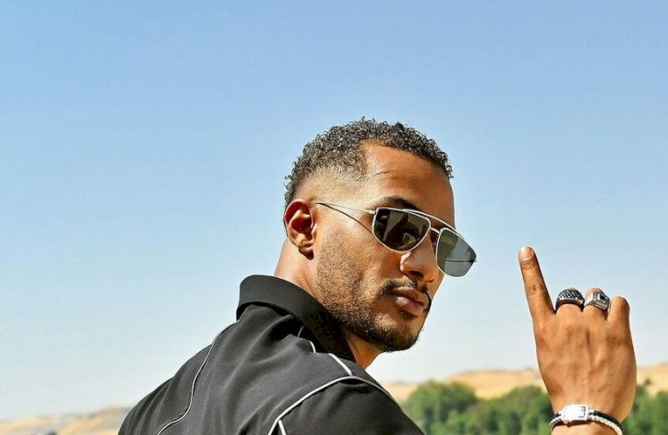 محمد رمضان يقدم العزاء لعادل إمام في وفاة شقيقته