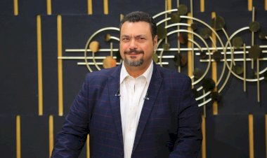 مراد مكرم يهنئ متابعيه بمناسبة العام الميلادي الجديد