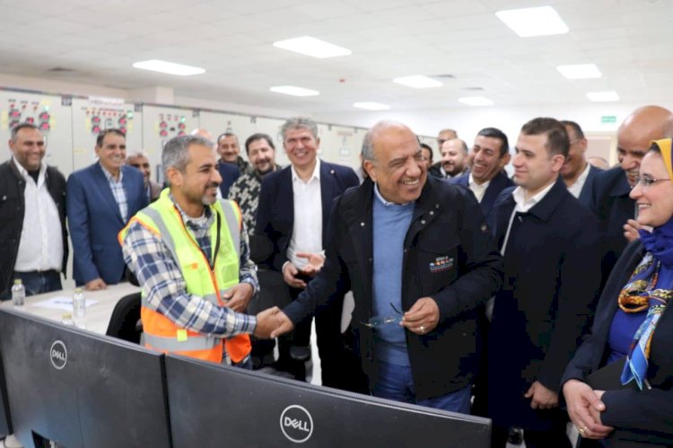 وزير الكهرباء يرافقه محافظ الشرقية يتفقدان محطة محولات الزقازيق جهد 11/66/220/500