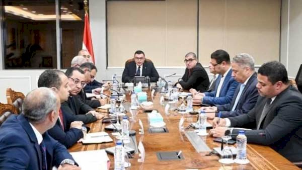 وزير الإسكان يتابع الموقف التنفيذي للمشروعات ومنظومة الصيانة ورفع الكفاءة بمدينة الشروق