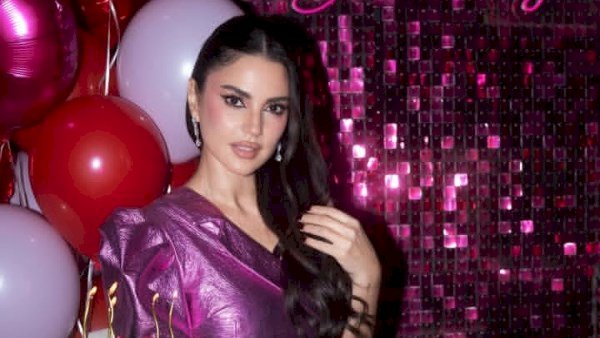 درة تتألق باللون البمبي في حفلة عيد ميلادها