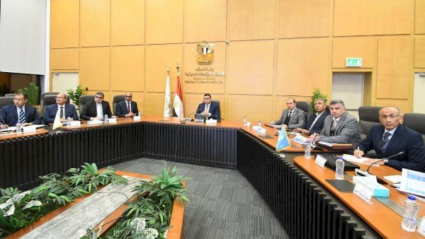 وزير الإسكان يتابع الموقف التنفيذي لمشروعات المبادرة الرئاسية "حياة كريمة" لتطوير قرى الريف