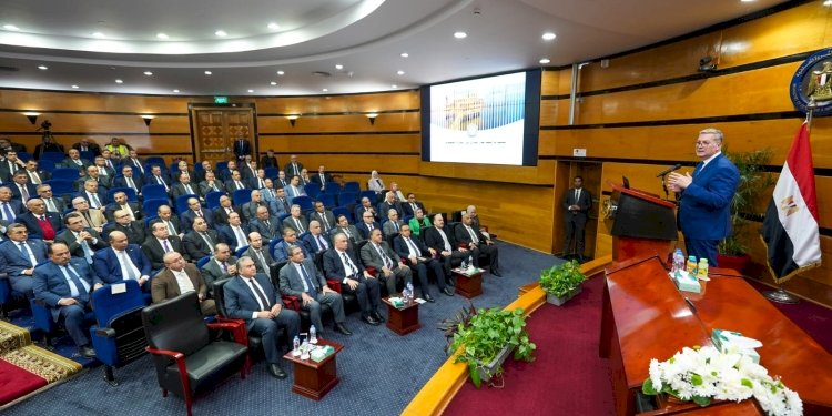 وزير البترول يستعرض خطط زيادة الإنتاج المحلي وتأمين احتياجات الغاز في صيف 2026