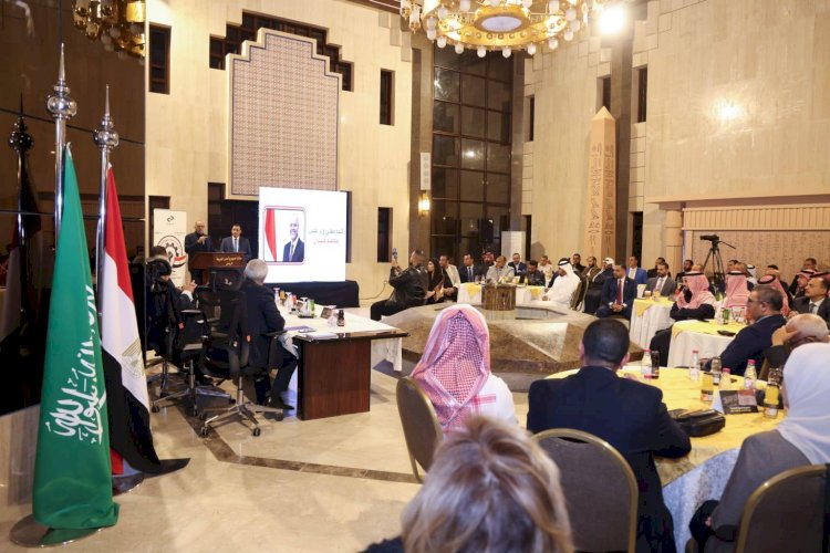 وزير العمل يعقد لقاءً موسعًا مع ممثلي الموارد البشرية بالشركات السعودية والجالية المصرية