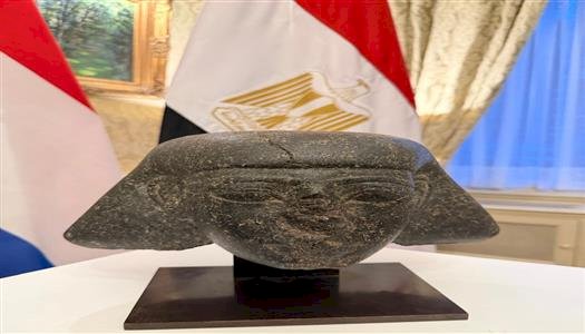تعاون مصرى هولندى لاسترداد رأس حجرى نادر منسوب إلى عصر الملك تحتمس الثالث