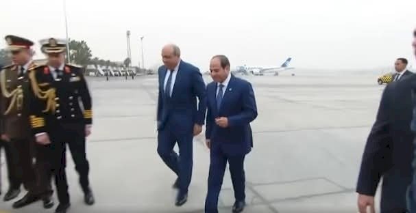 الرئيس السيسي يشاهد أحدث الطائرات المنضمة إلى أسطول شركة مصر للطيران عقب وصوله إلى مطار القاهرة