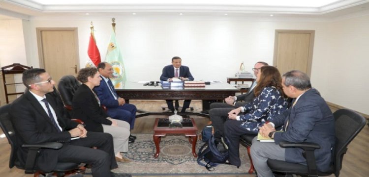 وزير الزراعة يبحث مع وفد دنماركي سبل التعاون وتعزيز الاستثمارات في الإنتاج الحيواني والطب البيطري