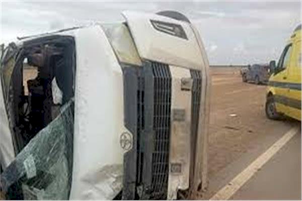 إصابة 8 أشخاص إثر انقلاب ميكروباص فى أطفيح