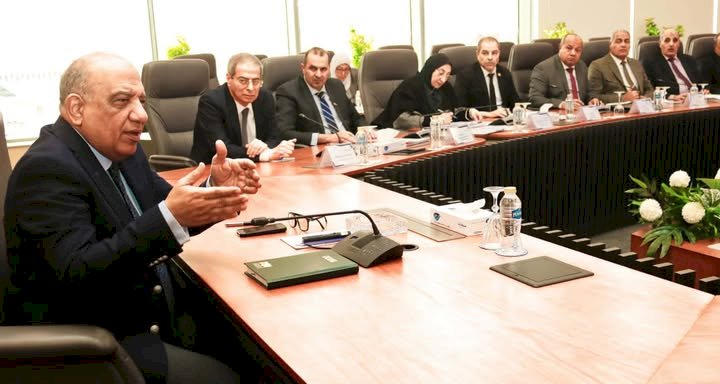 وزير الكهرباء يجتمع برؤساء شركات التوزيع على مستوى الجمهورية لمراجعة خطة