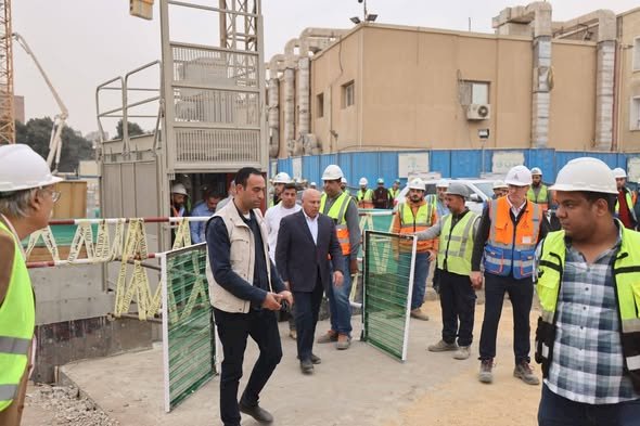 بيان عن حدوث كسر في ماسورة مياه وهبوط أرضي بجوار أحد العقارات بمنطقة مصر القديمة