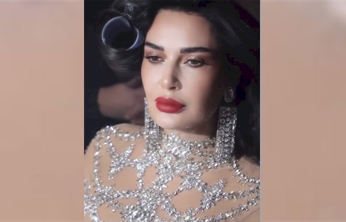 سيرين عبدالنور تلفت الأنظار بإطلالة جذابة بفستان ضيق باللون الفضي