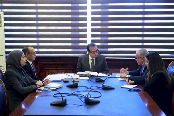 وزير الصحة يوجه بتسريع توريد مفاصل الركبة والحوض لإنهاء قوائم انتظار جراحات تغيير المفاصل