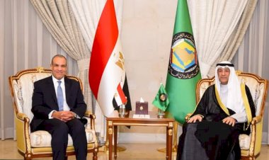 وزير الخارجية يعقد لقاءً مع أمين عام مجلس التعاون الخليجي بالرياض لبحث خفض التصعيد وتعزيز آليات العمل العربي المشترك