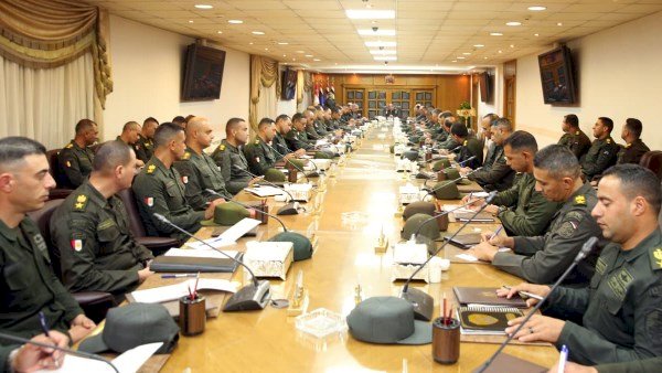 وزير الدفاع والإنتاج الحربى يلتقى عدداً من قادة الوحدات والوحدات الفرعية بالجيشين الثانى والثالث الميدانيين