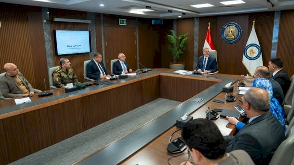 عقب موافقة مجلس الوزراء.. وزير البترول يبحث تنفيذ المسح الجوي الشامل للمعادن في مصر
