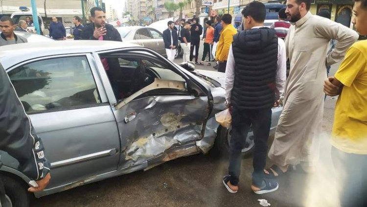 إصابة 3 اشخاص صدمتهم سيارة فى دار السلام