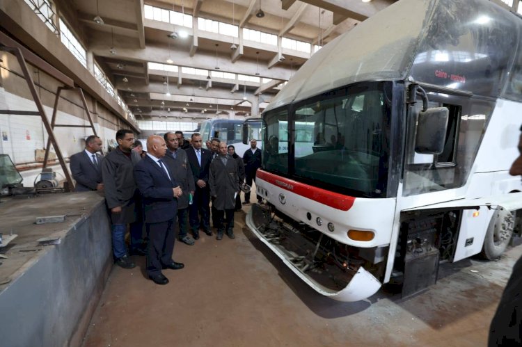 وزير النقل يتفقد المركز الفني للصيانة والإصلاح بميت حبيش بطنطا التابع للشركة القابضة للنقل البحري والبري