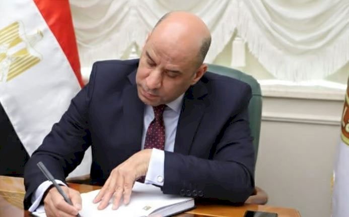 وزير العمل يعتمد صرف 343.9 مليون جنيه منحة عيد الفطر للعمالة غير المنتظمة