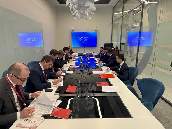 وزير الصحة يلتقي نظيره الروسي لبحث ملفات التعاون المشترك على هامش منتدى «الحياة الصحية» في موسكو