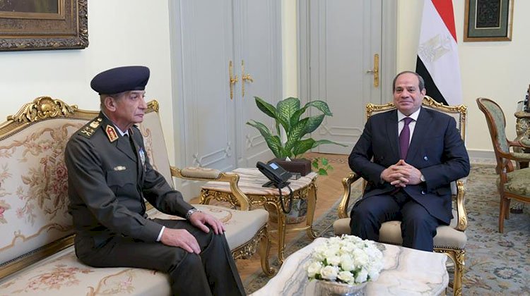 الرئيس السيسي يستقبل وزير الدفاع والإنتاج الحربي
