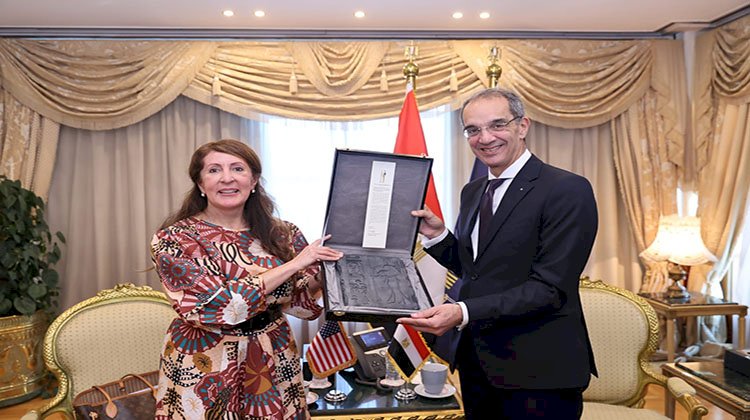 وزير الاتصالات يلتقى سفيرة الولايات المتحدة الأمريكية بالقاهرة