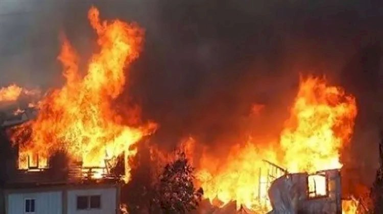النيران تلتهم أدوات منزلية بمليون جنيه بمحل تجاري في سوهاج
