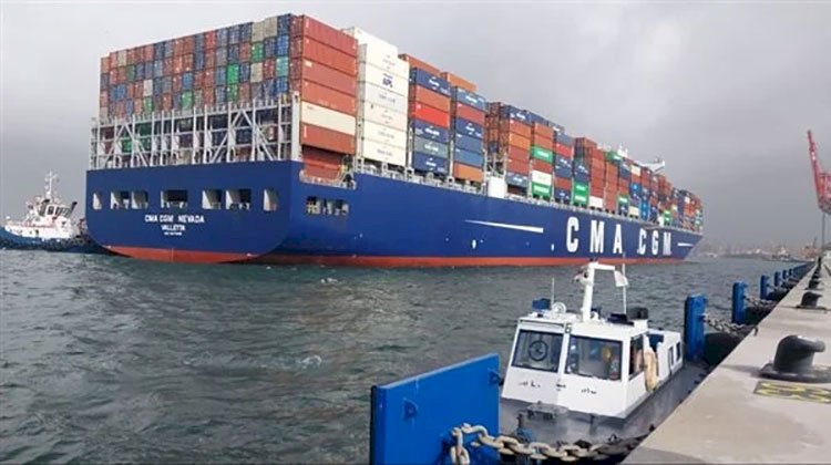 محطة تحيا مصر بميناء الاسكندرية تستقبل سفينة الحاويات العملاقة NEVADA CMA