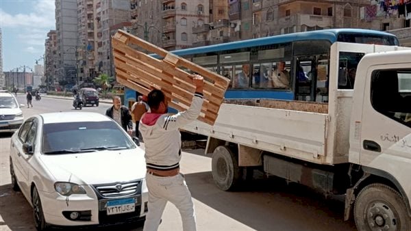 حملة مكبرة لإزالة الإشغالات والإعلانات المخالفة شرقي الإسكندرية