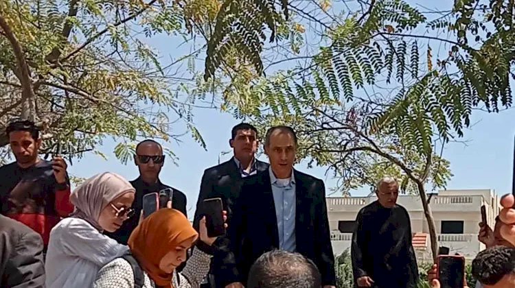 جمال مبارك يشارك في جنازة الدكتور أحمد فتحي سرور