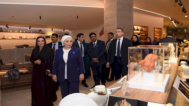 السيدة انتصار السيسى وحرم سلطان عمان فى زيارة للمتحف المصرى الجديد