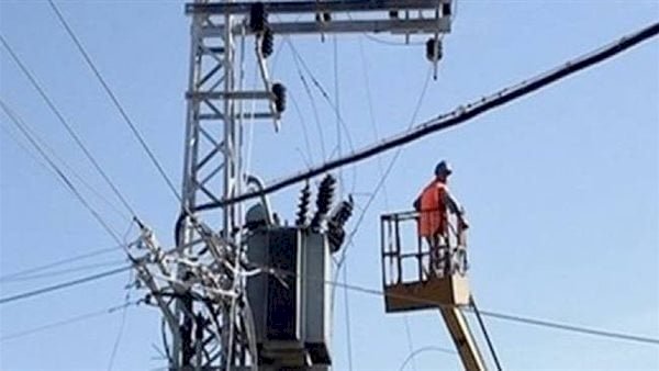 فصل الكهرباء عن منطقتين بمدينة نجع حمادى