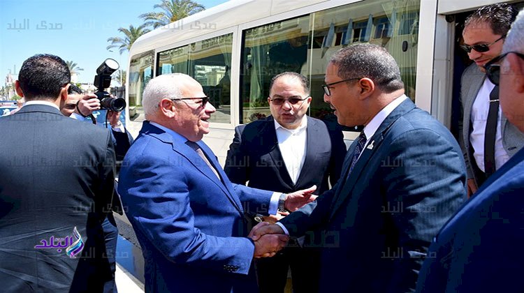 محافظ بورسعيد يشدد على أهمية الوعي بإنجازات الدولة