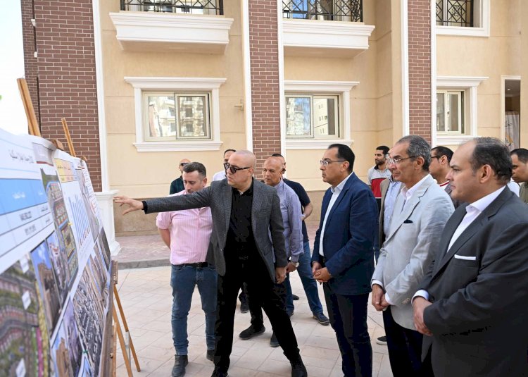 رئيس الوزراء يتفقد التجمع العمراني "صوارى" بمنطقة غرب كارفور