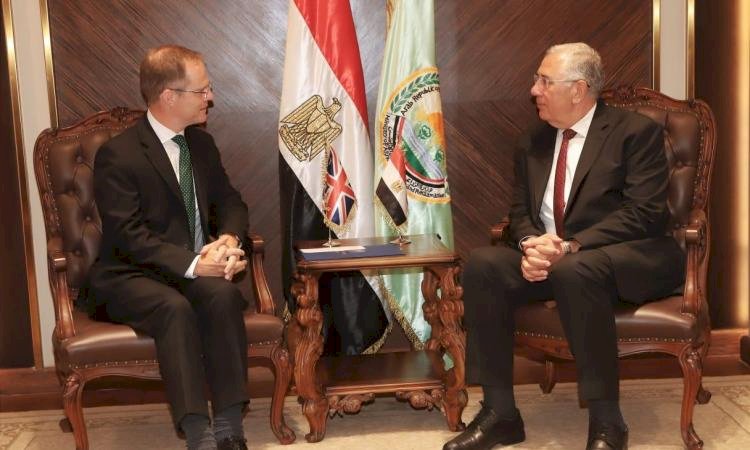 وزير الزراعة يلتقى سفير بريطانيا في القاهرة ويبحث معه التعاون بين البلدين