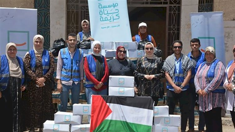 حياة كريمة تعلن توزيع وجبات على الأسر الفلسطينية المتواجدة  مصر