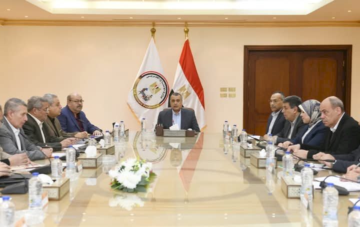 وزير الإنتاج الحربي يتابع الموقف النصف سنوي لموازنة (2024 / 2025) ويناقش الخطط المستقبلية لشركات الوزارة