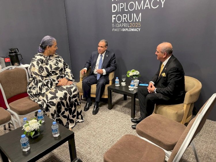 وزير الخارجية والهجرة يعقد لقاءًا في أنطاليا مع نظيره التونسي والمبعوثة الأممية إلى ليبيا