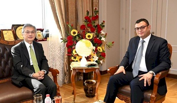 وزير الإسكان يستقبل السفير الياباني بالقاهرة لبحث سبل تعزيز التعاون المشترك بين البلدين