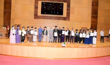 *جامعة سوهاج تقف دقيقه حداد خلال تخريج الدفعه ١٦ من كلية التكنولوجيا 